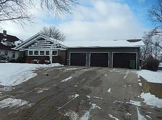 108 S Merrill St, Chamberlain, SD 57325
