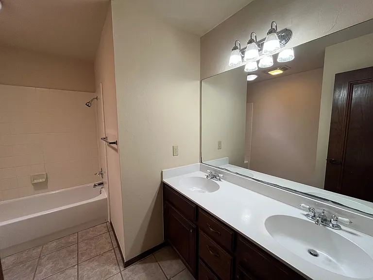 413 NW 143rd St — Photo 26