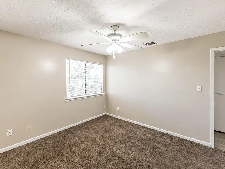 1329 Windsor St #2 — Photo 15