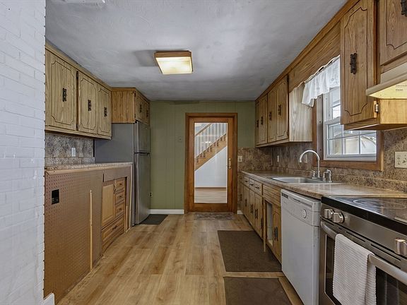 5th image of 49 Francine Rd