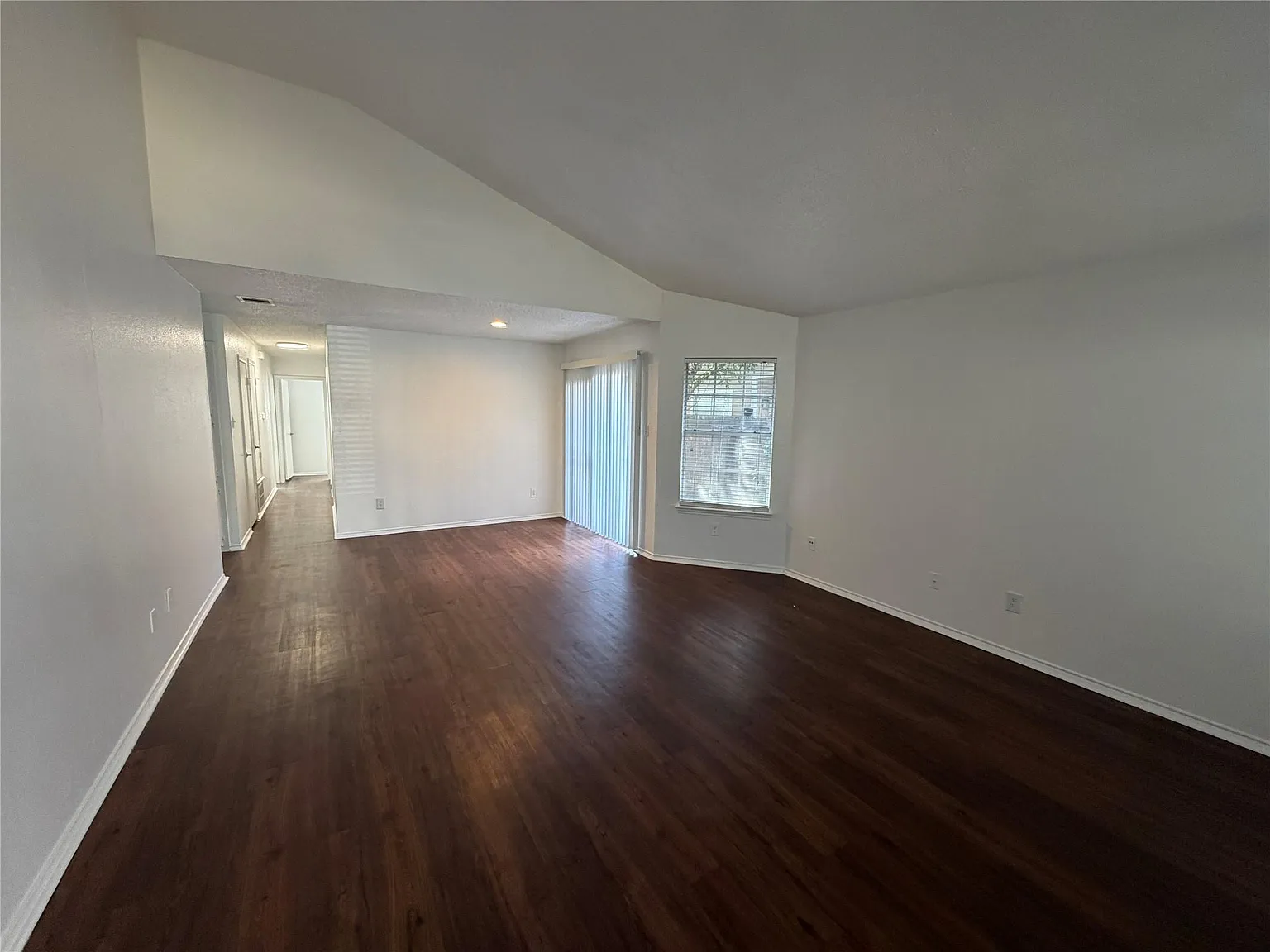 4 bed, 2.0 bath, 1203 sqft, $1,980 — Photo 2