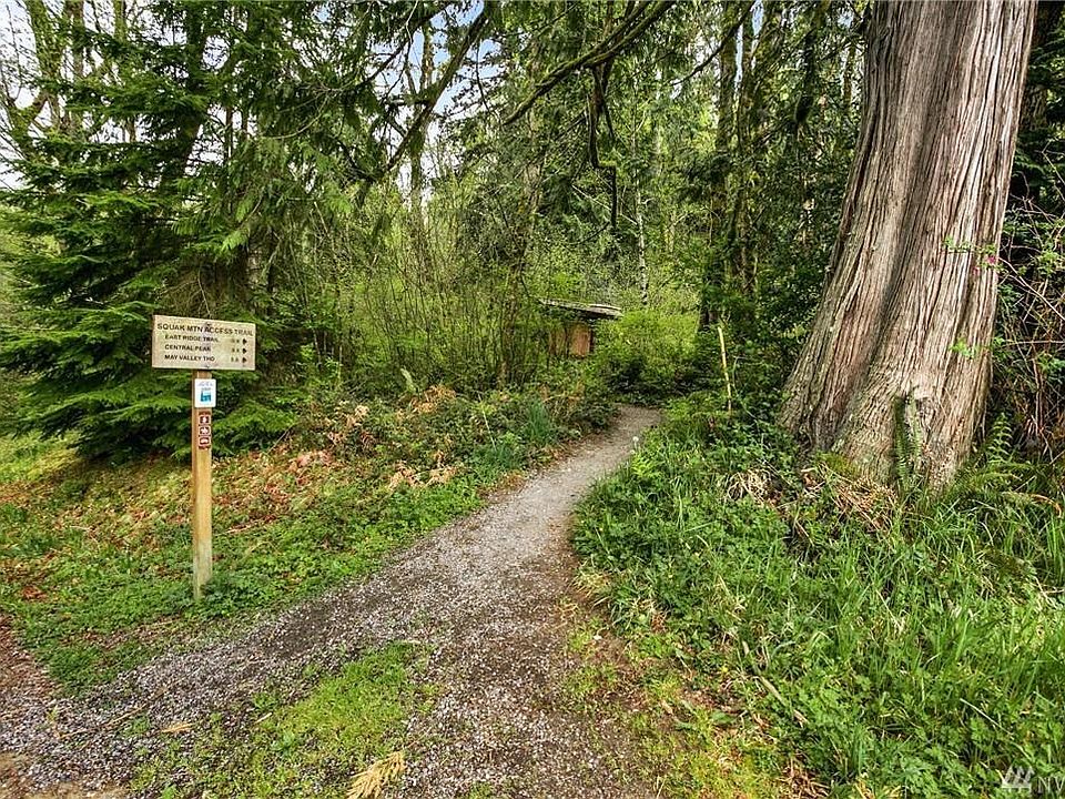 100 miles of hiking trails out your front door!