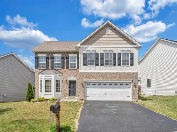 8327 Leighburn Dr, Roanoke, VA 24019
