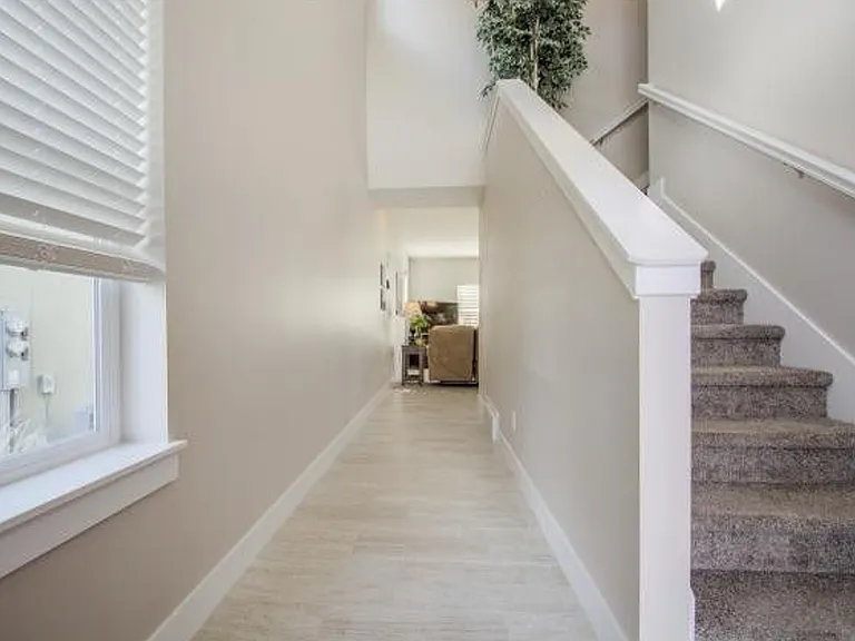 461 E Windy Garden Ln — Photo 2