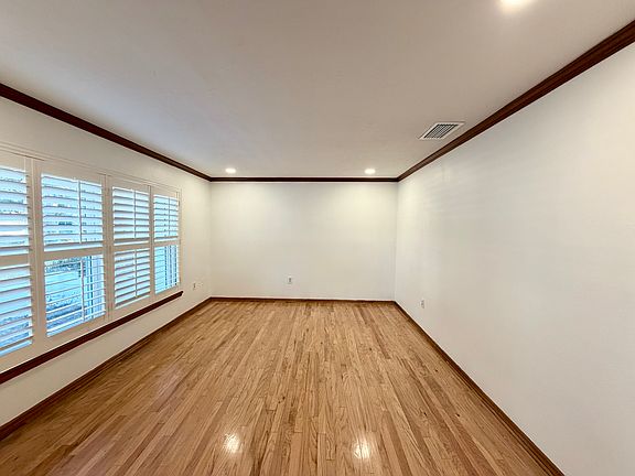 3rd image of 616 Magnolia St