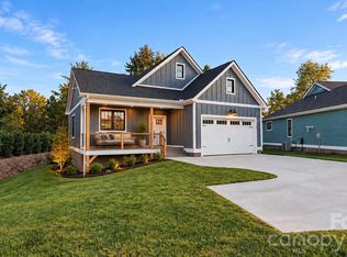 30 Olde Oak Ct, Hendersonville, NC 28792