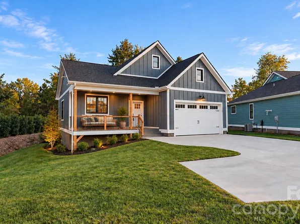 30 Olde Oak Ct, Hendersonville, NC 28792