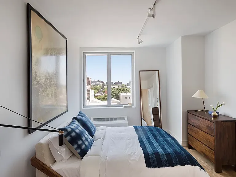 300 Ashland Pl #PHF — Photo 2