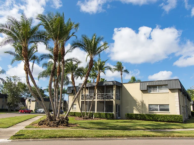 Imperial Palms Apartments — Photo 50