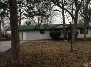 190 Parliament Dr, Blue Eye, MO 65611