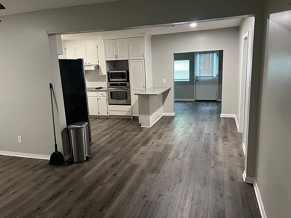 2nd image of 2305 W Jordan St