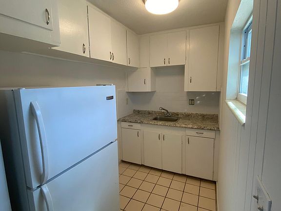 4th image of 1301 NE Madison Cir N #3