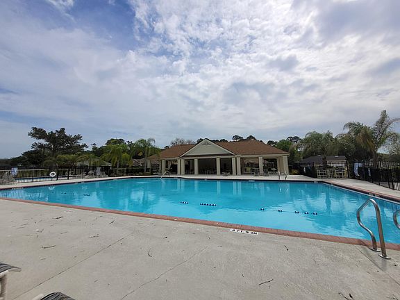 2nd image of 582 Oakmont Dr