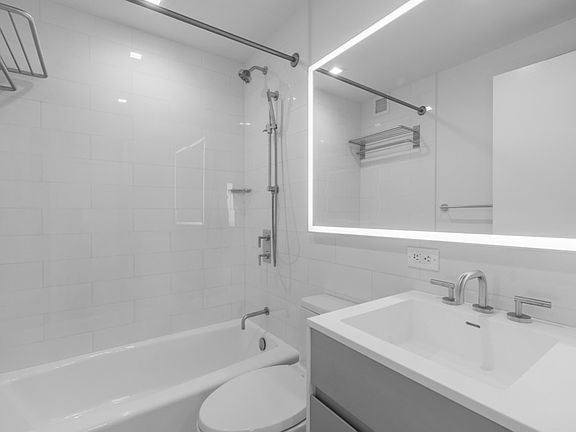 5th image of 124 W 60th St APT 29F