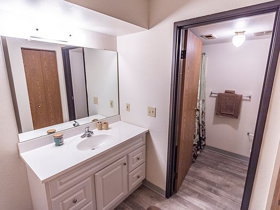 3rd image of 1626 Lake Dr #7