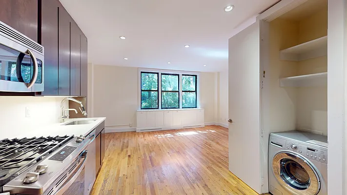 Rented by Bond New York | media 17