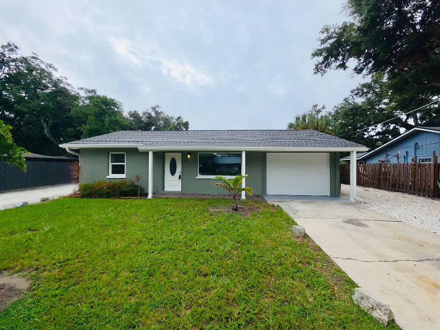 2404 52nd Ave Dr W Bradenton, FL 34207 — Photo 2