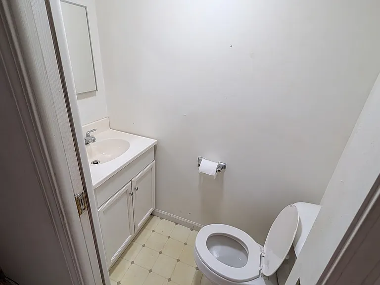 21100 Priday Ave — Photo 3