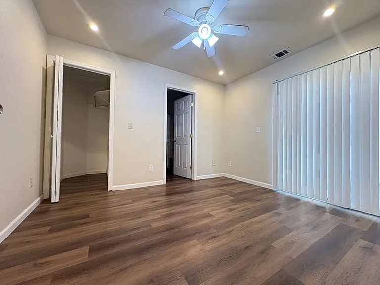 1003 Victoria Ave — Photo 16