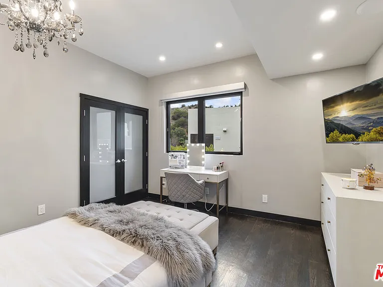 6459 Rodgerton Dr — Photo 39