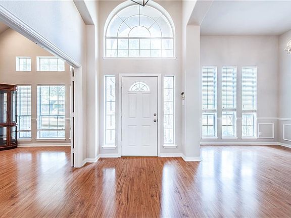 4th image of 1020 Cornell Dr