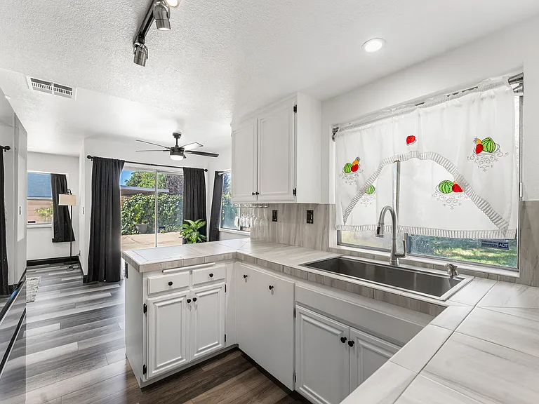 43721 Yaffa St — Photo 33