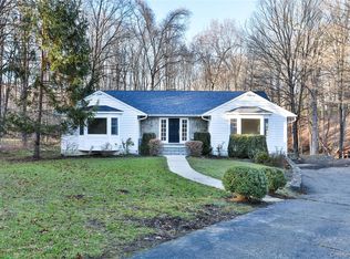 65 Red Oak Ln, Mount Kisco, NY 10549