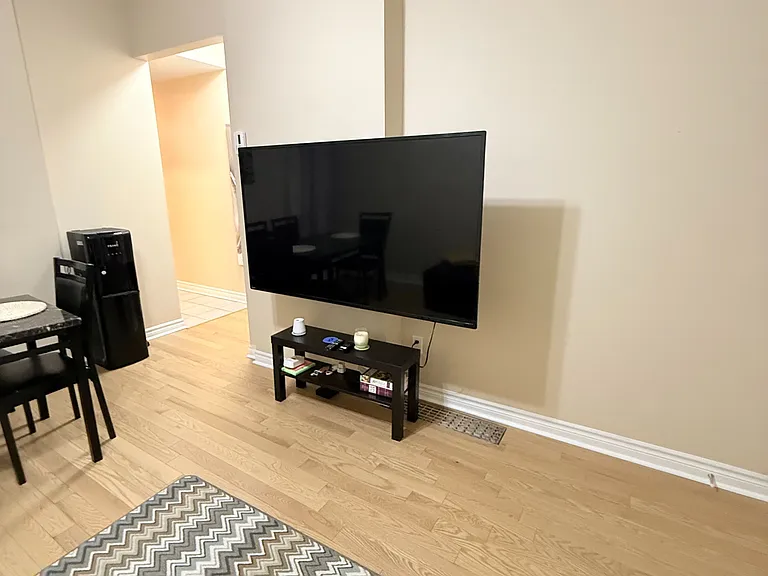 6 Ray Ave — Photo 7