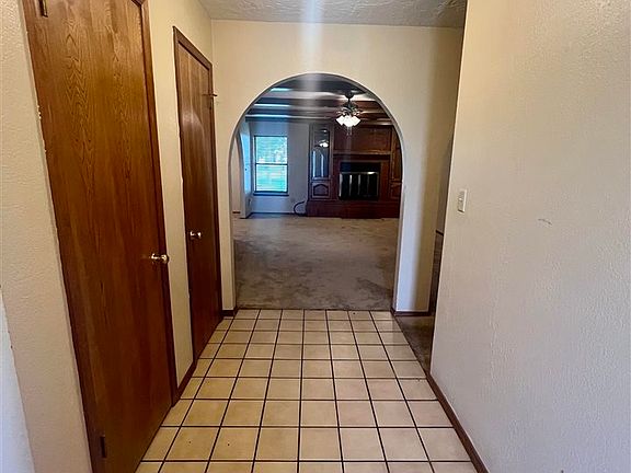 4th image of 3502 SE Lee Blvd