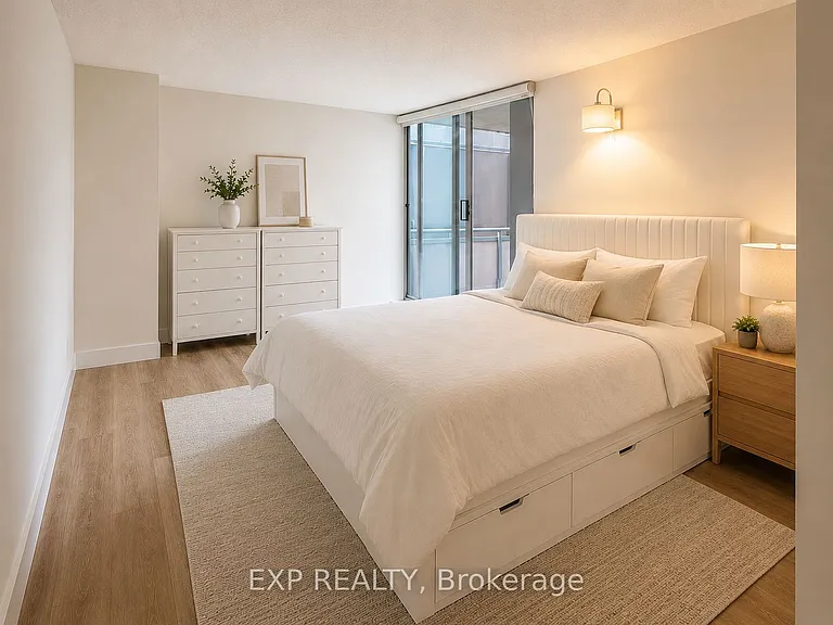 160 George St #1505 — Photo 25