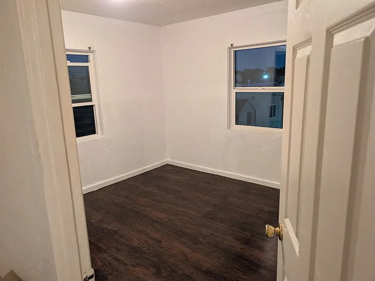 2771 1/2 Glenwood Pl — Photo 5