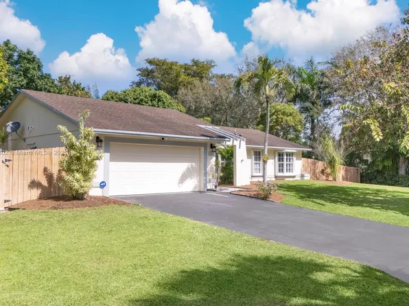 8461 SW 181st St, Palmetto Bay, FL 33157