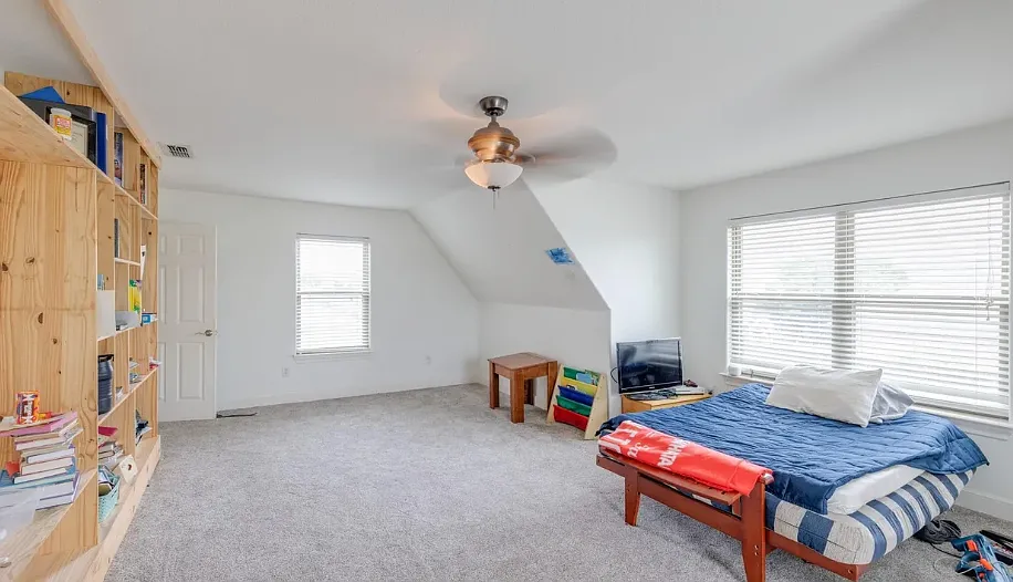 5 bed, 3606 sqft, $4,500 — Photo 2