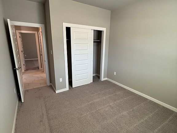 5th image of 953 Keenland Ave