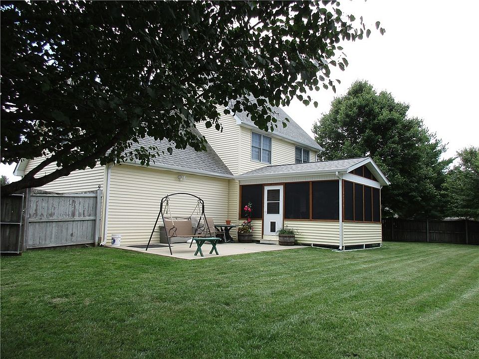 2nd image of 2134 Sherman Ct
