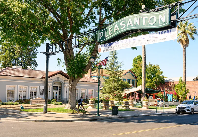 Pleasanton Heights — Photo 12
