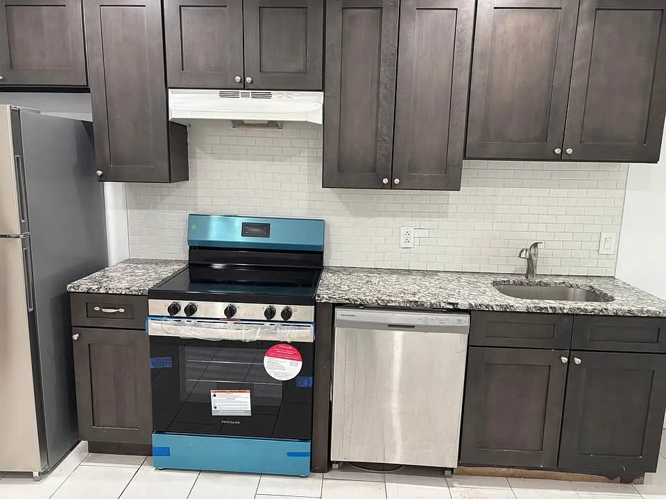 5 bed, 2500 sqft, $2,000 — Photo 4