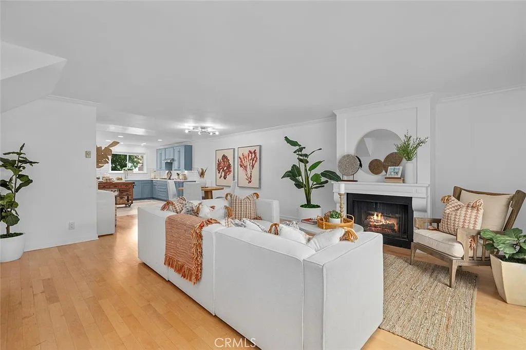 3 bed, 2.5 bath, 1656 sqft, $5,250 — Photo 3