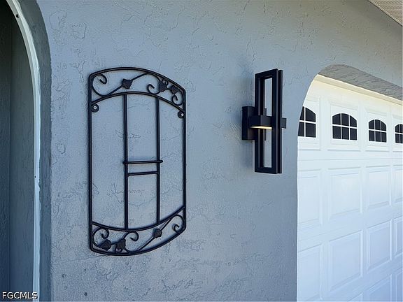 2nd image of 1523 SE 20th Pl