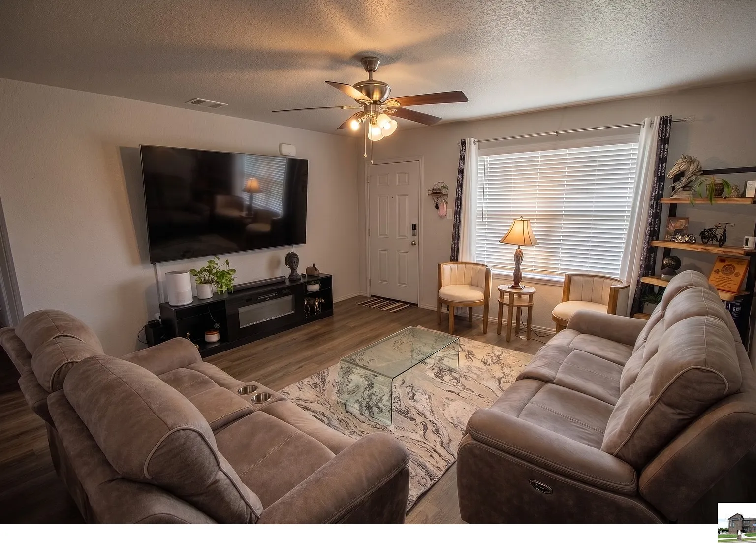 3 bed, 2.0 bath, 1123 sqft, $1,450 — Photo 2