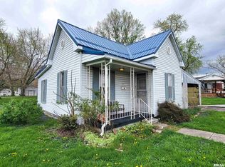 219 W South Ave, Flora, IL 62839