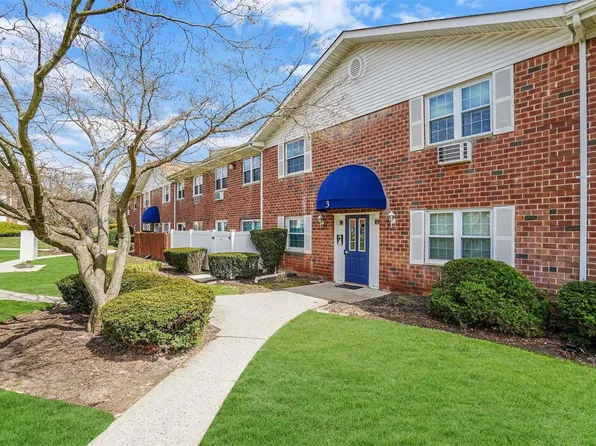 460 Old Town Road #3F, Port Jefferson Station, NY 11776