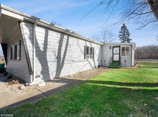 1133 Country Club Rd, Elgin, IL 60123