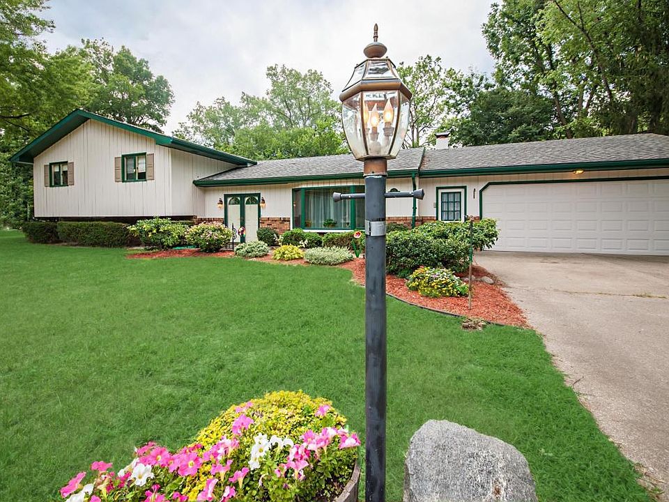 1st image of 378 Rainbow Dr