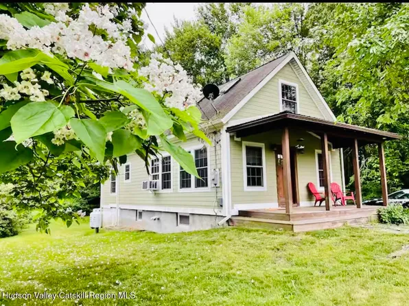8 S Ohioville Road, New Paltz, NY 12561