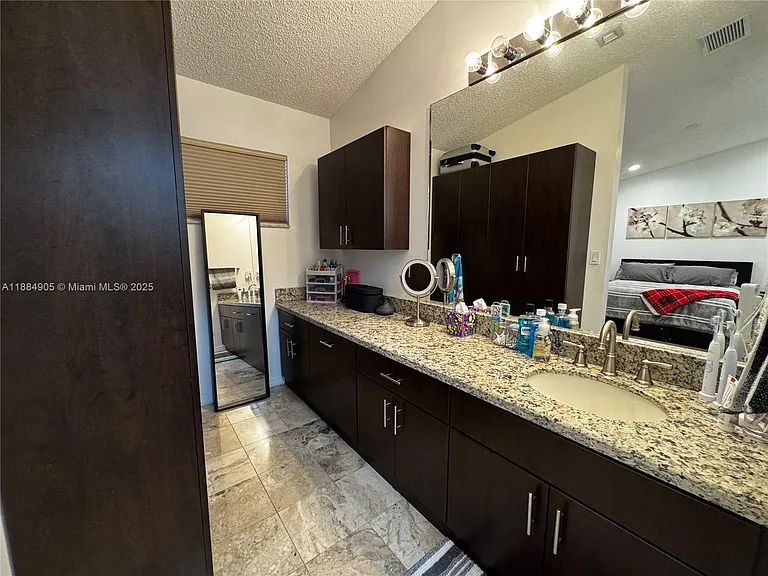 804 NW 208th Cir — Photo 7