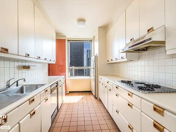 4th image of 15 W 53rd St #31A