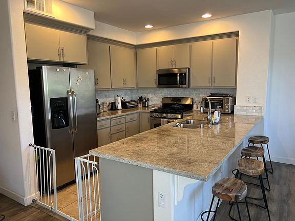 3rd image of 953 Indian Wells Ave