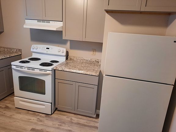 4th image of 3111 Belmont St #D