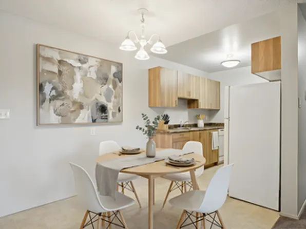 1505 McKercher Dr #4, Saskatoon, SK S7H 5J9